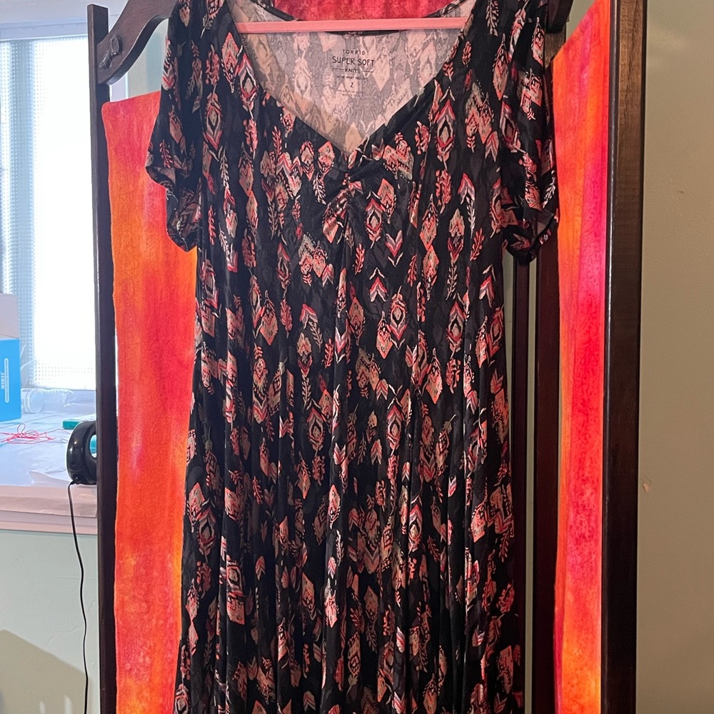 Cute spring dress, flirty of skirt and neckline!